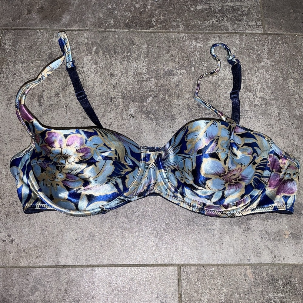 Vintage Victoria's Secret Second Skin Satin Bra‎ 38B 1998 Style 2032 Shiny 90s